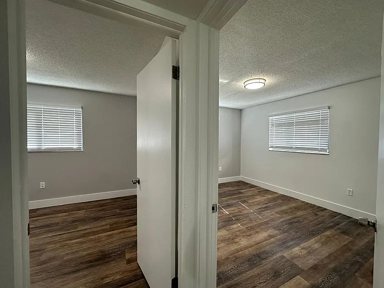 529 SW 4th St — Photo 21