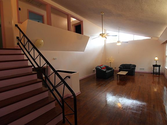 3rd image of 1220 Kilby Ter