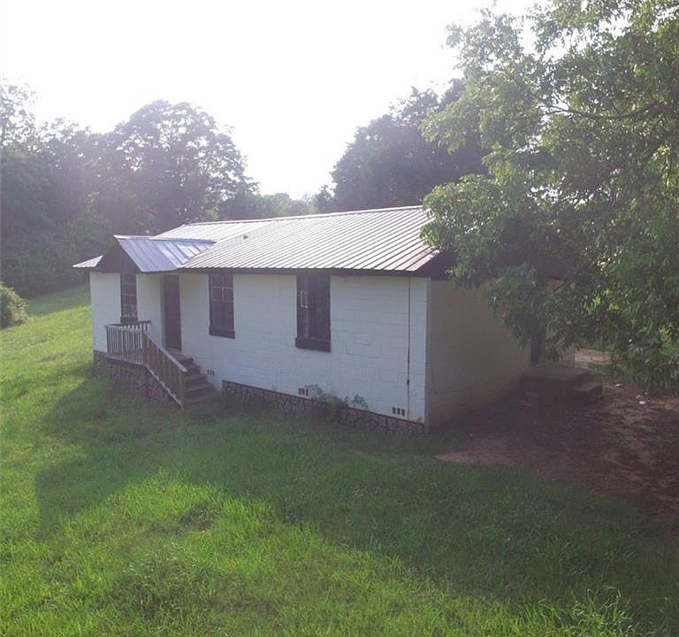 2nd image of 251 1st St NE