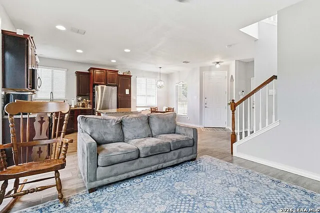 3 bed, 2.5 bath, 1381 sqft, $2,195 — Photo 4
