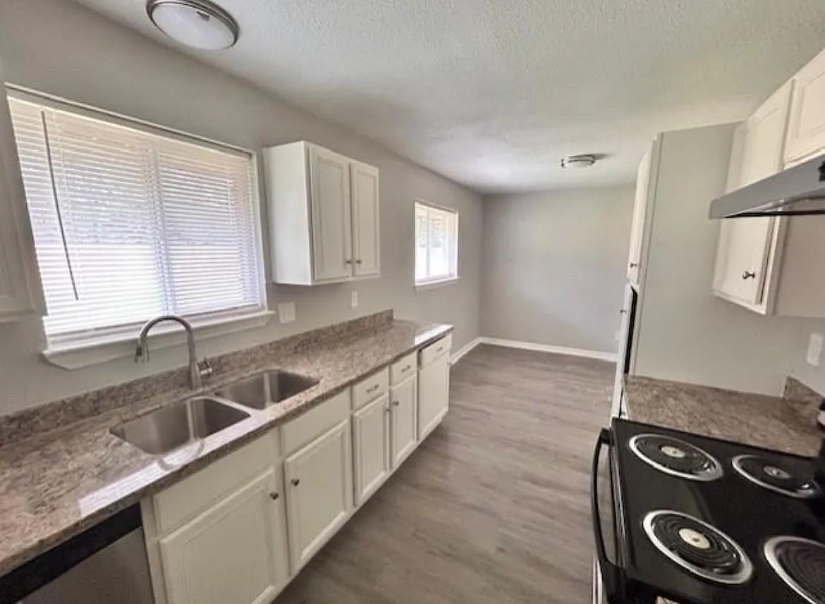 4 bed, 1.5 bath, 1166 sqft, $1,850 — Photo 3