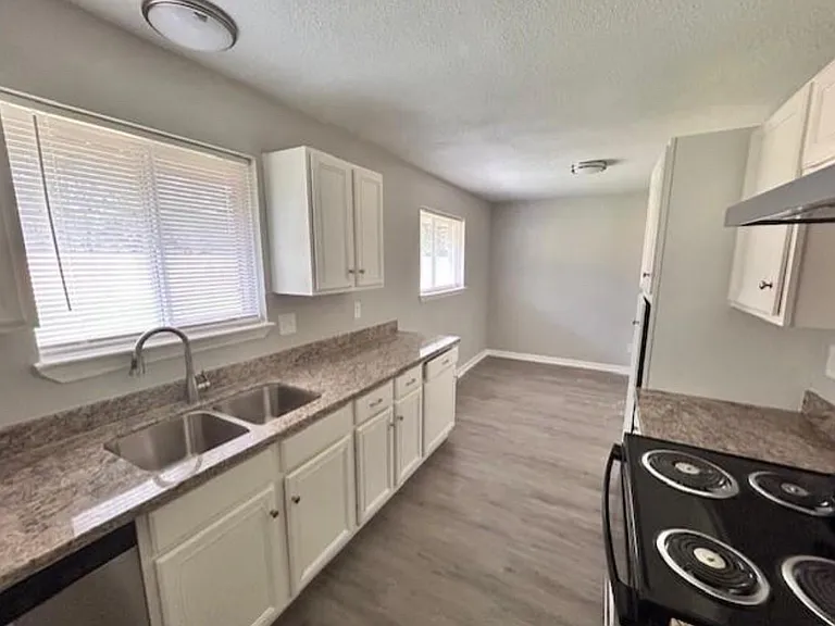 11122 Dalebrook Dr — Photo 3