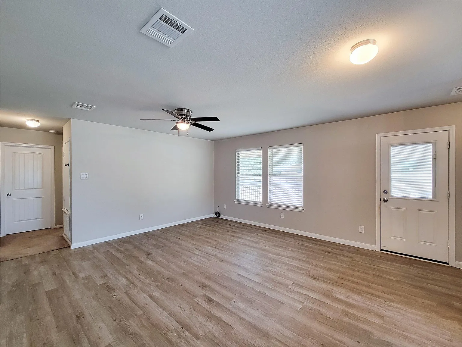 3 bed, 2.0 bath, 1257 sqft, $1,950 — Photo 4