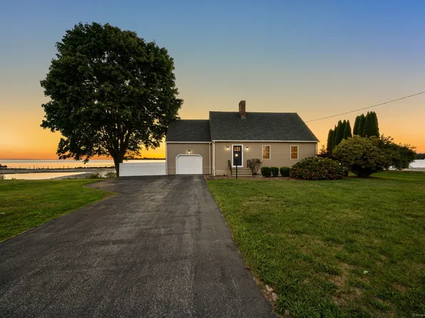 25 Division Street, Waterford, CT 06385