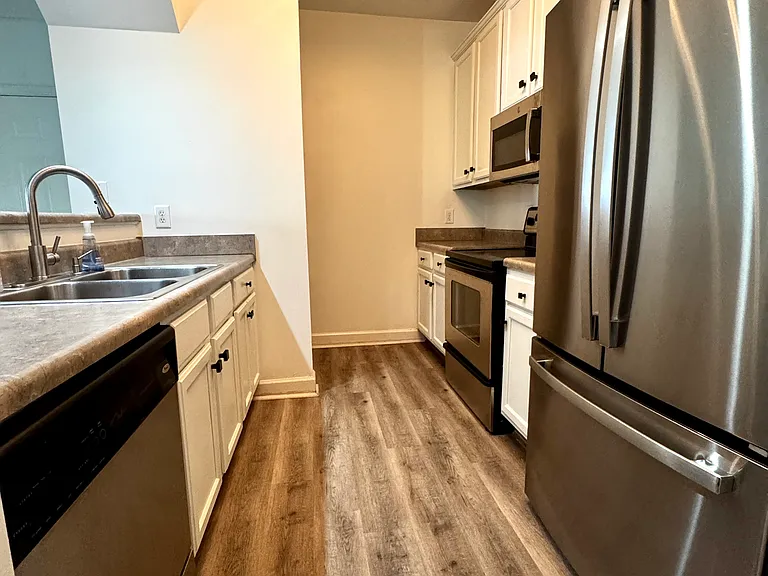 2304 Elliott Ave #103 — Photo 12