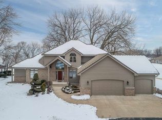 N8391 N Shore Rd, MENASHA, WI 54952