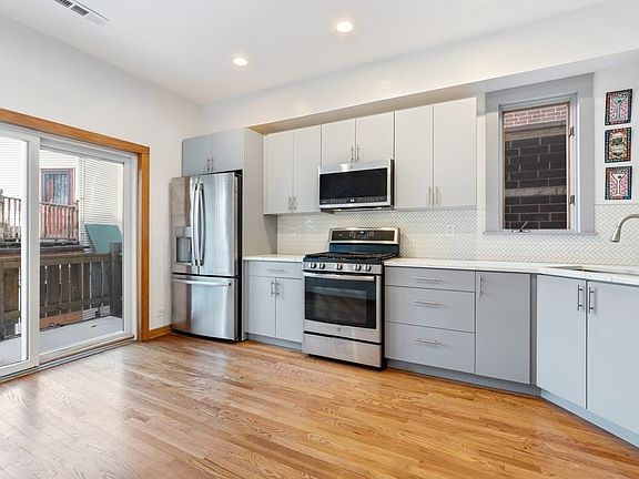 5th image of 1746 W Cornelia Ave #2