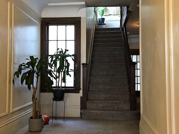 2nd image of 716 Valencia St
