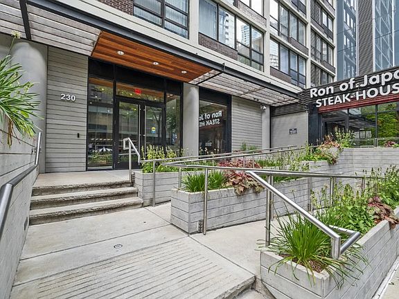 5th image of 230 E Ontario St APT 2104