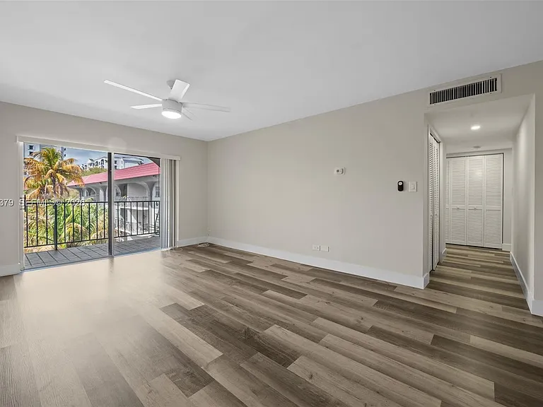 8107 SW 72nd Ave #410E — Photo 11