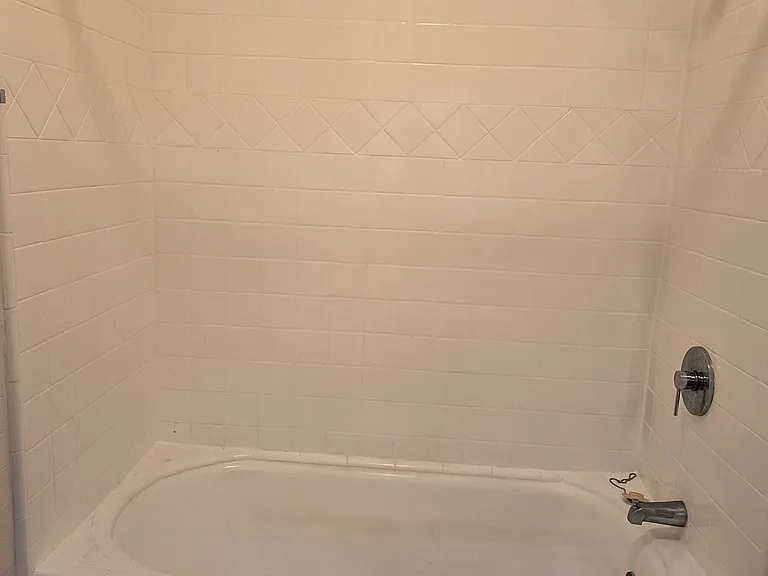 1415 E 2nd St #9 — Photo 13