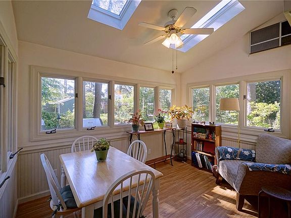 5th image of 2861 Meadow Wood Dr E