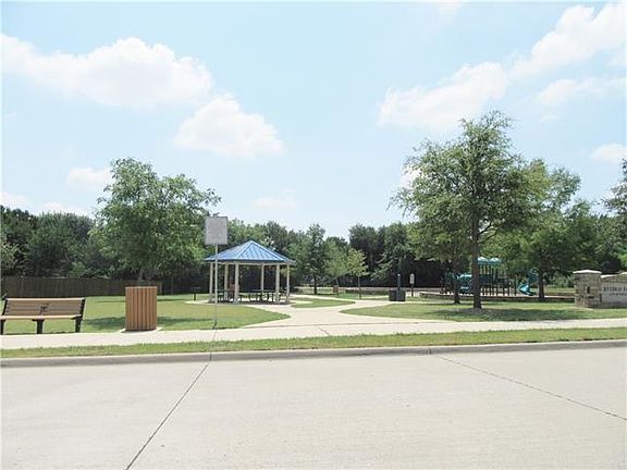 5th image of 1324 Periwinkle Dr