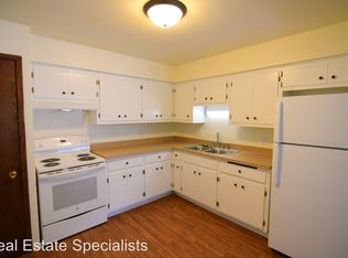 218 Lewis St APT 3, Elkhorn, WI 53121