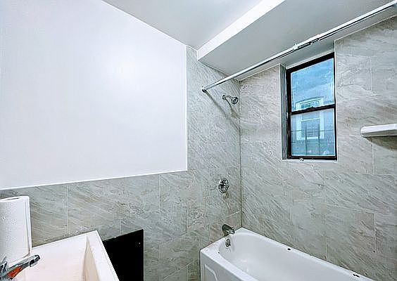 4th image of 593 Euclid Ave APT 1