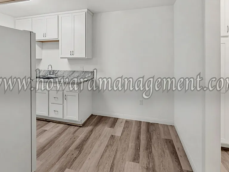 ** Move In Special** 4124 Grand View! Prime Location, All Vacancies Currently Offering 2 Week Fre... — Photo 7