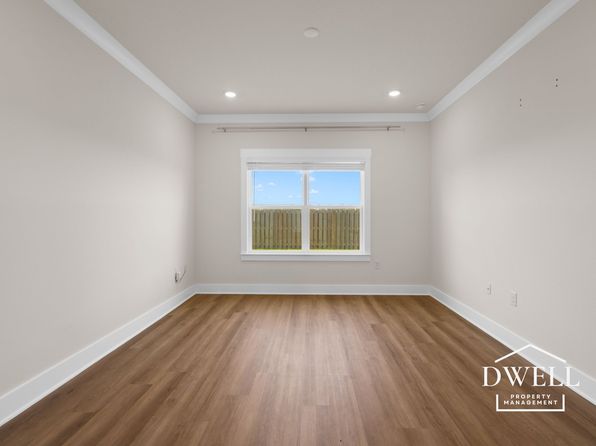 1009 Hayward Loop