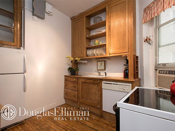 3rd image of 50 Morningside Dr APT 22