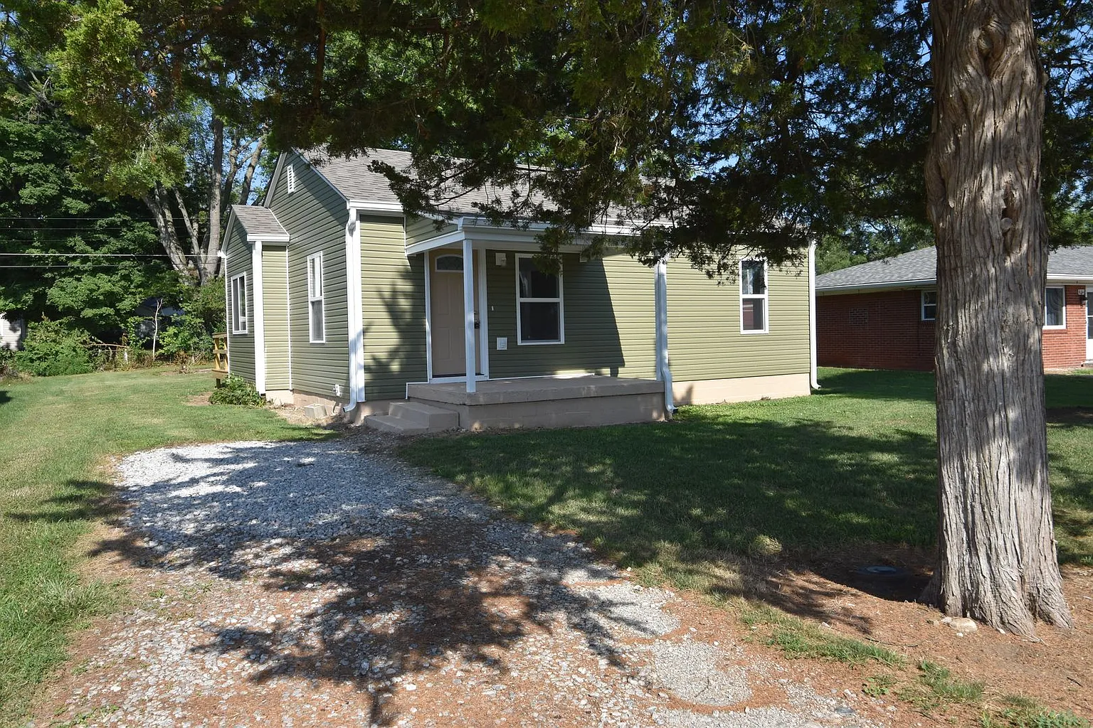 432 Baldwin St photo 1