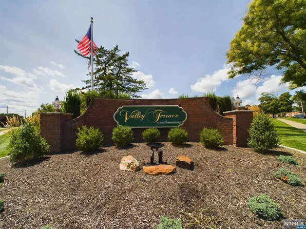 21 Hinchman Ave, Wayne, NJ 07470