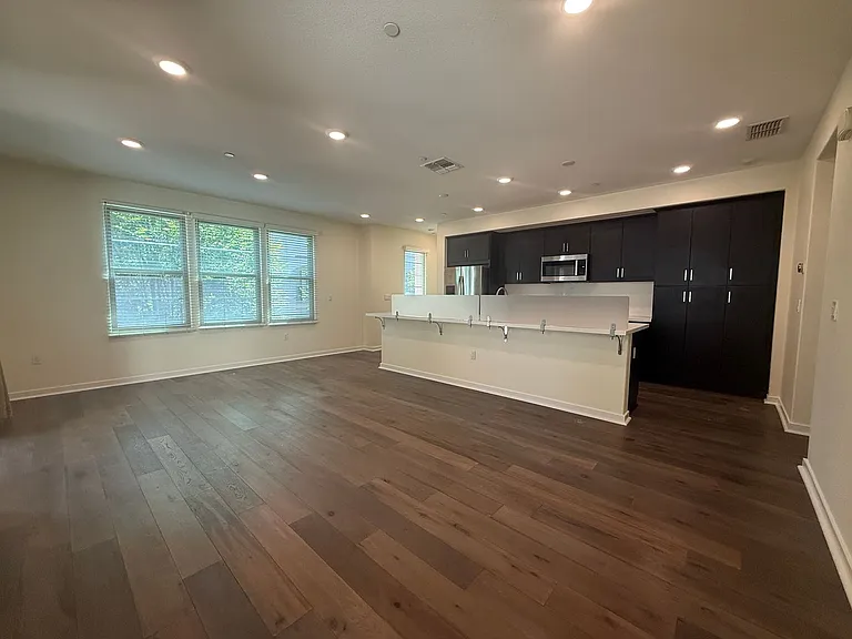 1052 Bigleaf Pl #106 — Photo 4