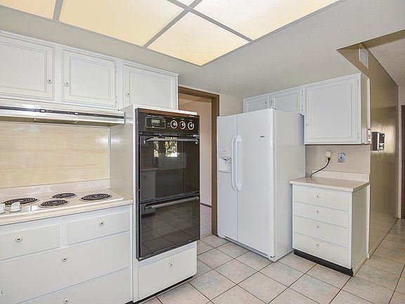 4th image of 9818 W Evergreen Dr