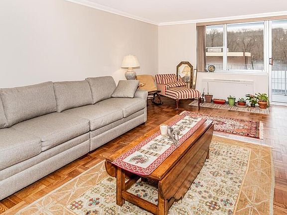 5th image of 499 N Broadway APT 2H