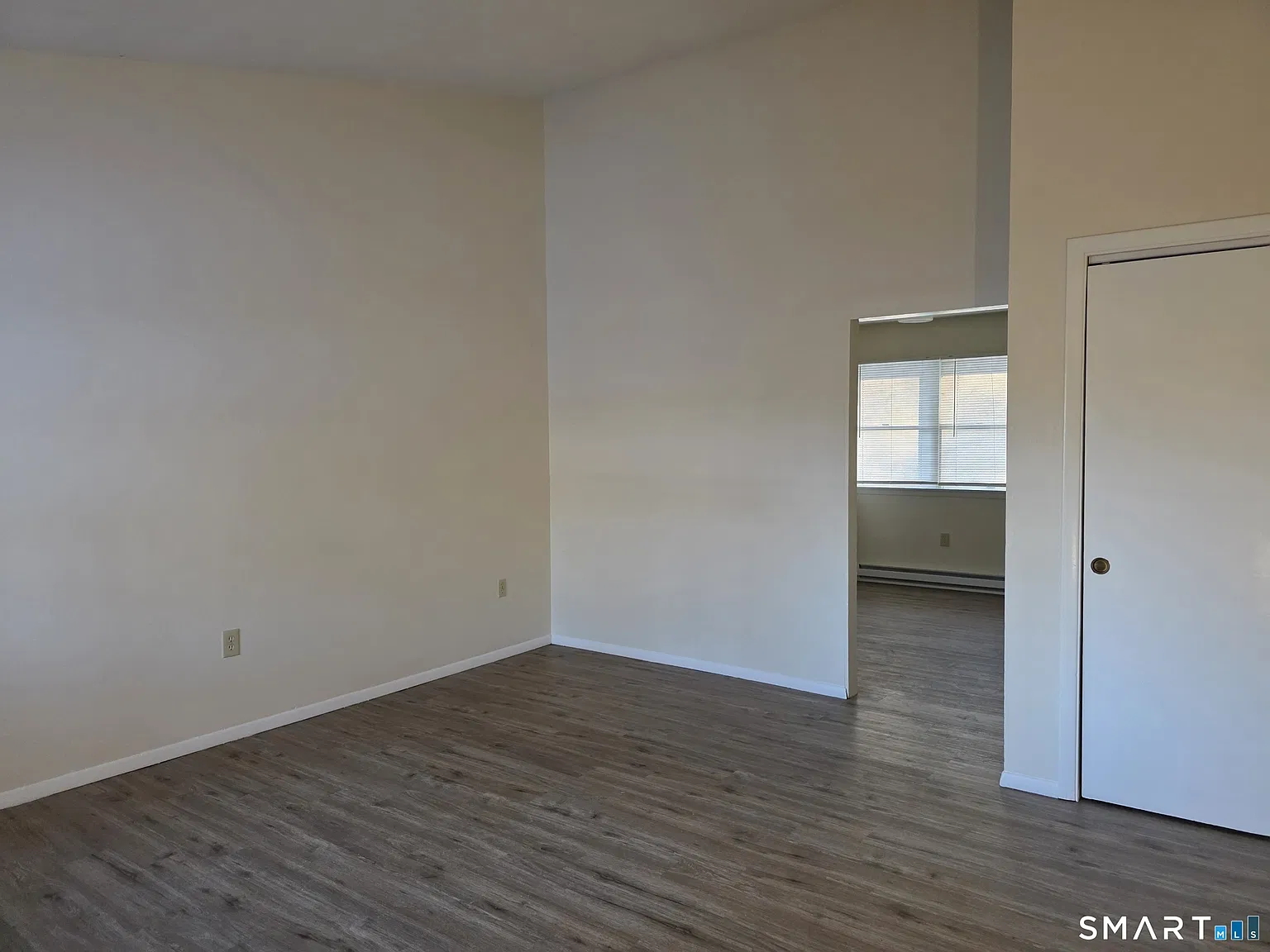 Studio, 1.0 bath, 400 sqft, $725 — Photo 3