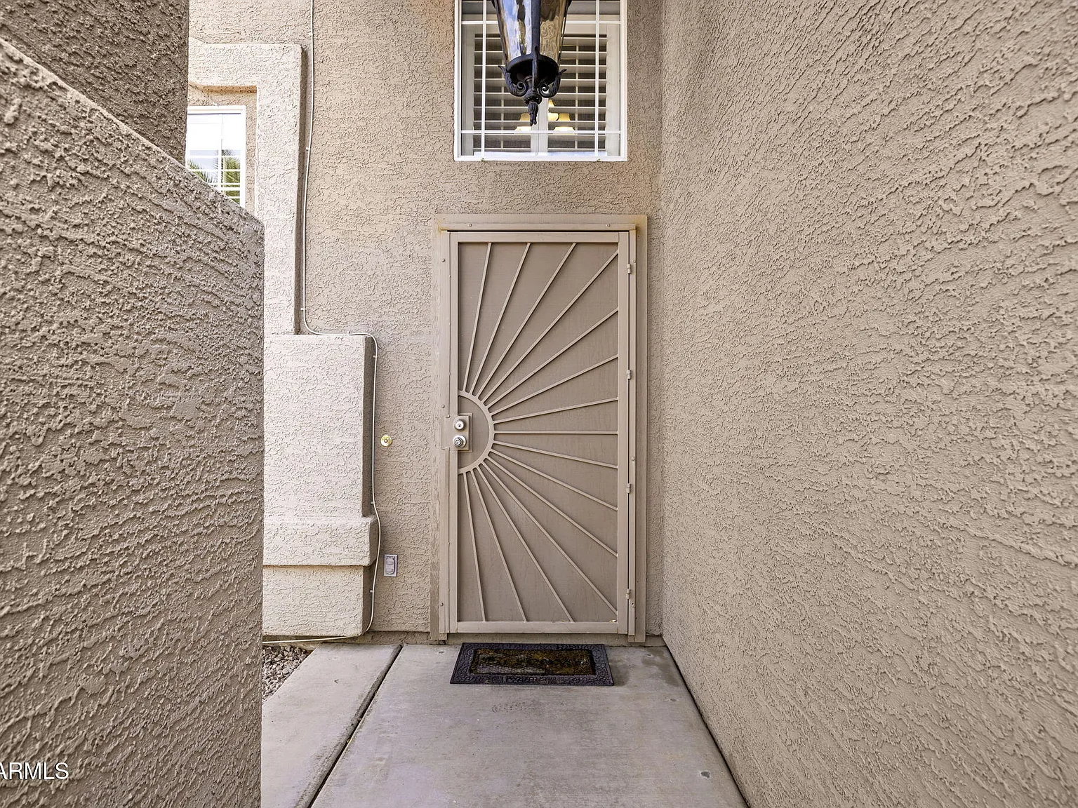 6 bed, 3.0 bath, 3291 sqft, $3,200 — Photo 2