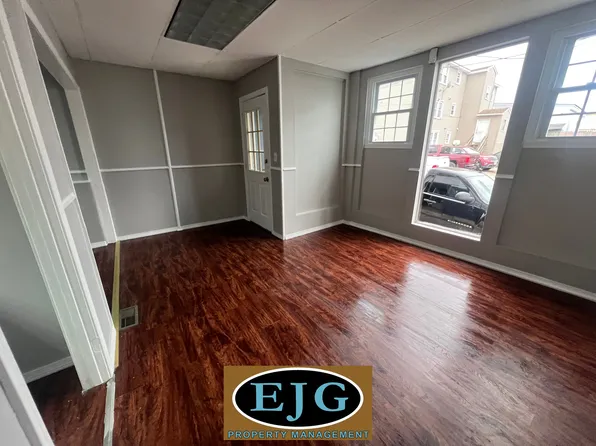 168 Wilson St Unit 2, Manchester, NH 03103