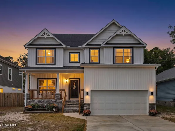 163 NE 2nd Street, Oak Island, NC 28465