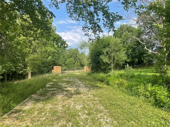 8103 Savage Dr, Kansas City, KS 66109