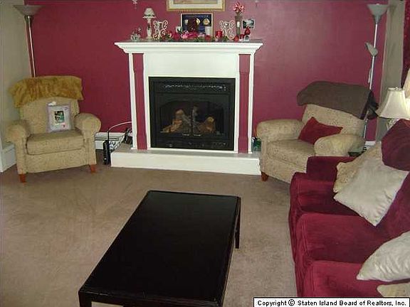 4th image of 167 Fairview Ave
