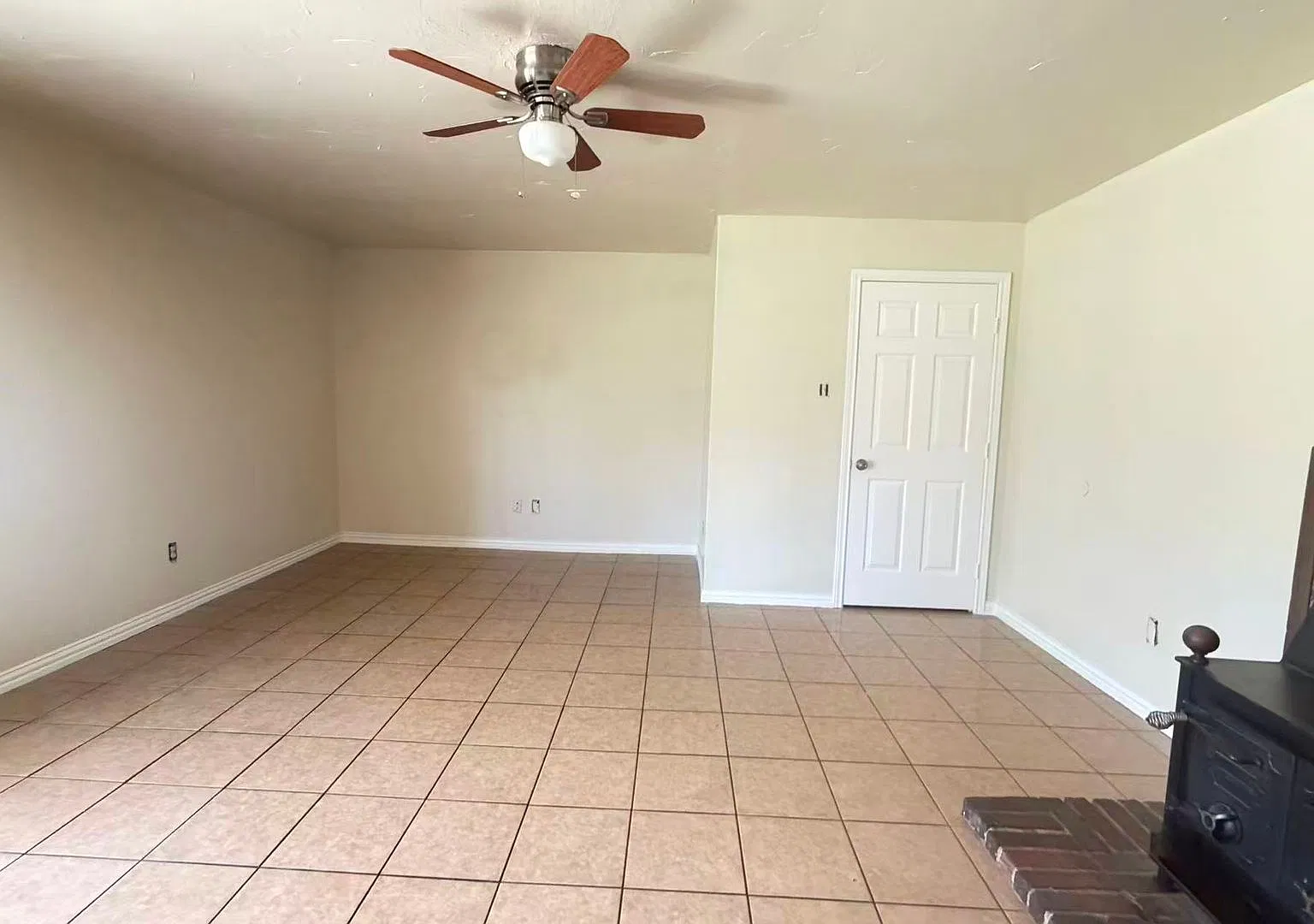 Beautiful 3 Bedroom 2 Bathroom in Plano! — Photo 4