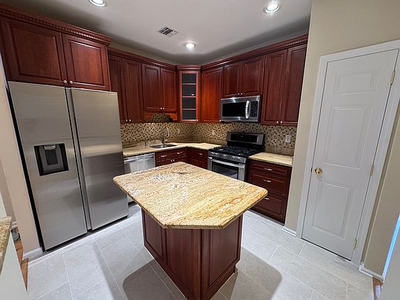 4th image of 587 Brittany Cir