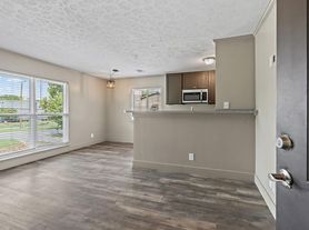 5160 Linbar Dr