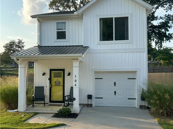 104 W North 3rd St, Seneca, SC 29678