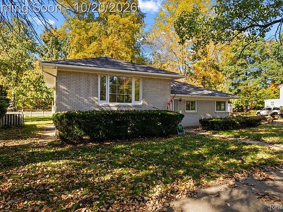 3rd image of 16939 Merriman Rd