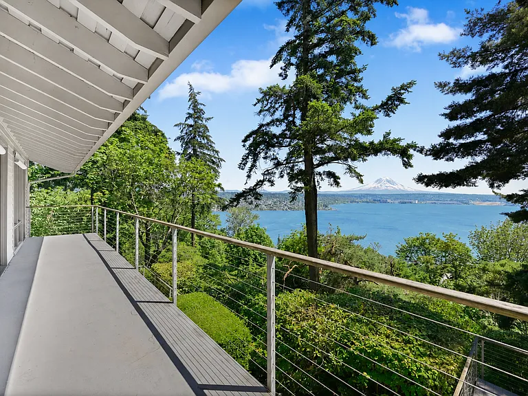 2nd floor deck
