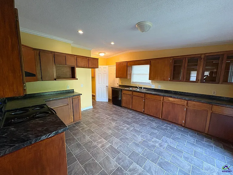 1301 Tucker Rd — Photo 7