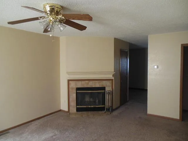 2 bed, 1.5 bath, 1021 sqft, $1,375 — Photo 2