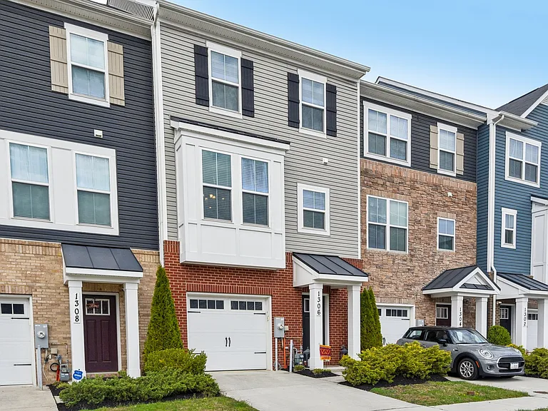 1306 Hawk Hollow Dr — Photo 2