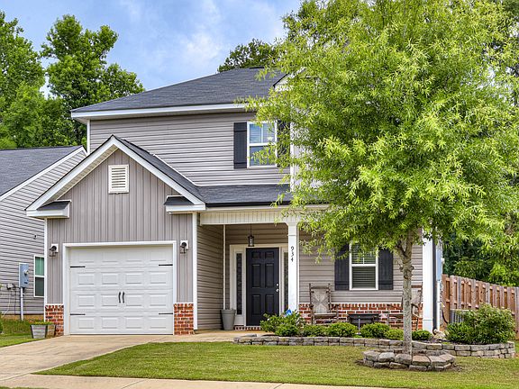 3rd image of 934 Linsmore Avenue