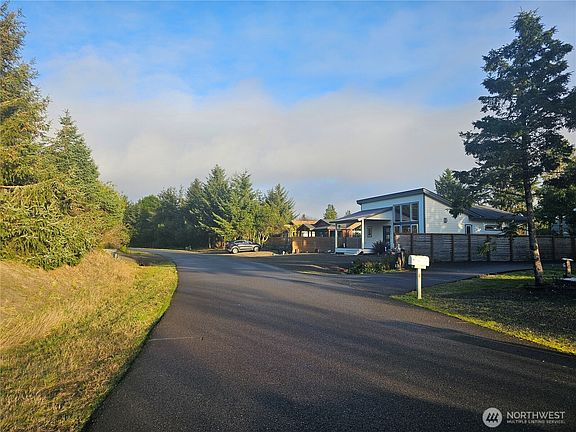 4th image of 276 S Wynoochee Drive SW