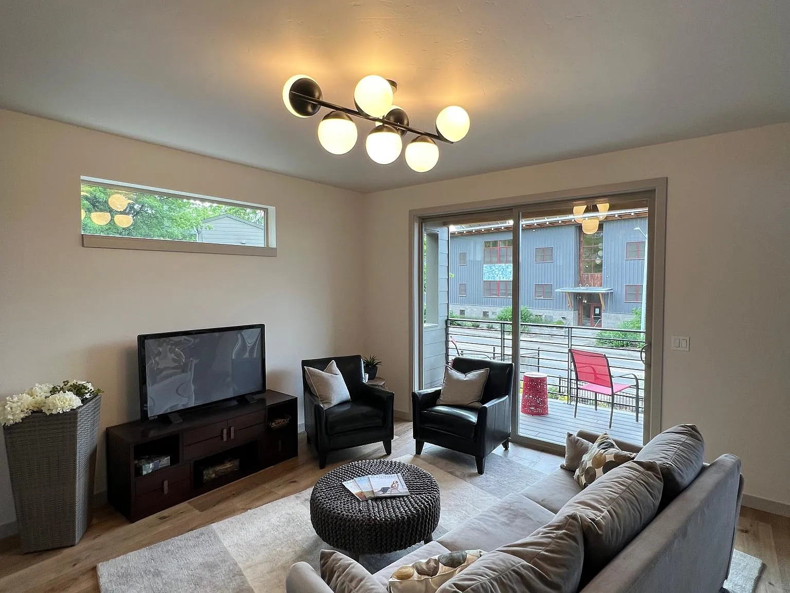 3 bed, 2.5 bath, 2000 sqft, $3,495 — Photo 3