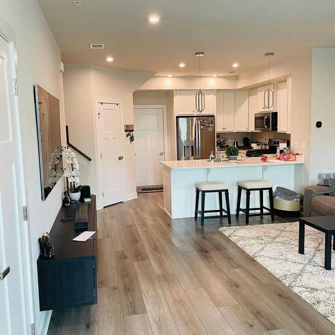 3 bed, 2.5 bath, 1610 sqft, $3,075 — Photo 3