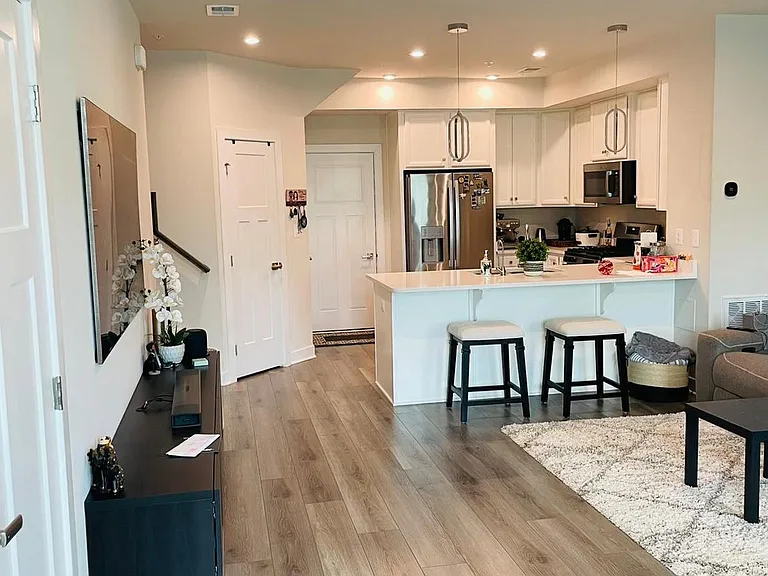 24260 Thurso Sq — Photo 3