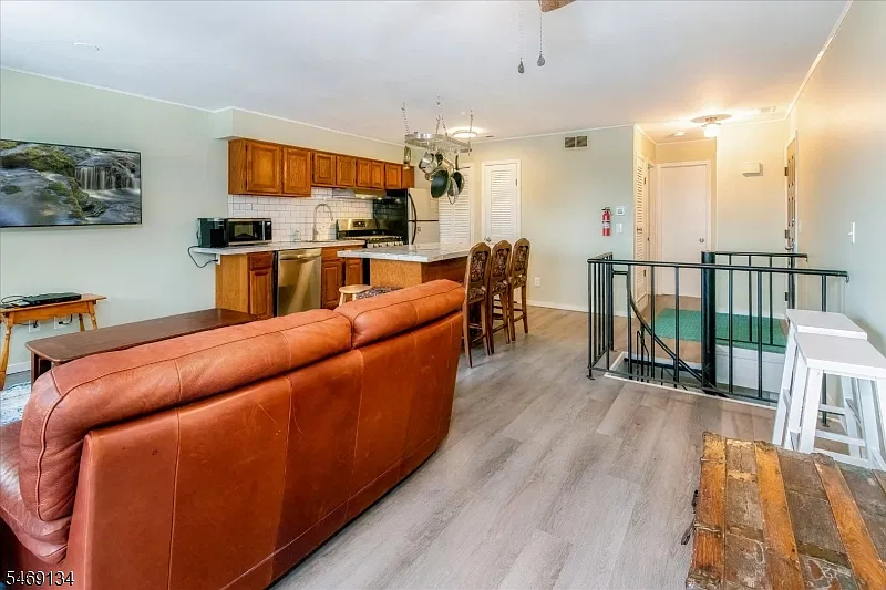 2 bed, 2.0 bath, $2,300 — Photo 2