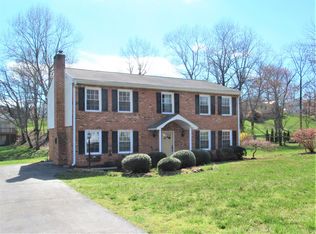 129 Stratford Dr, Blue Ridge, VA 24064