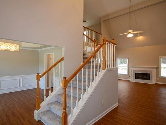 4th image of 350 Riverbirch Ln
